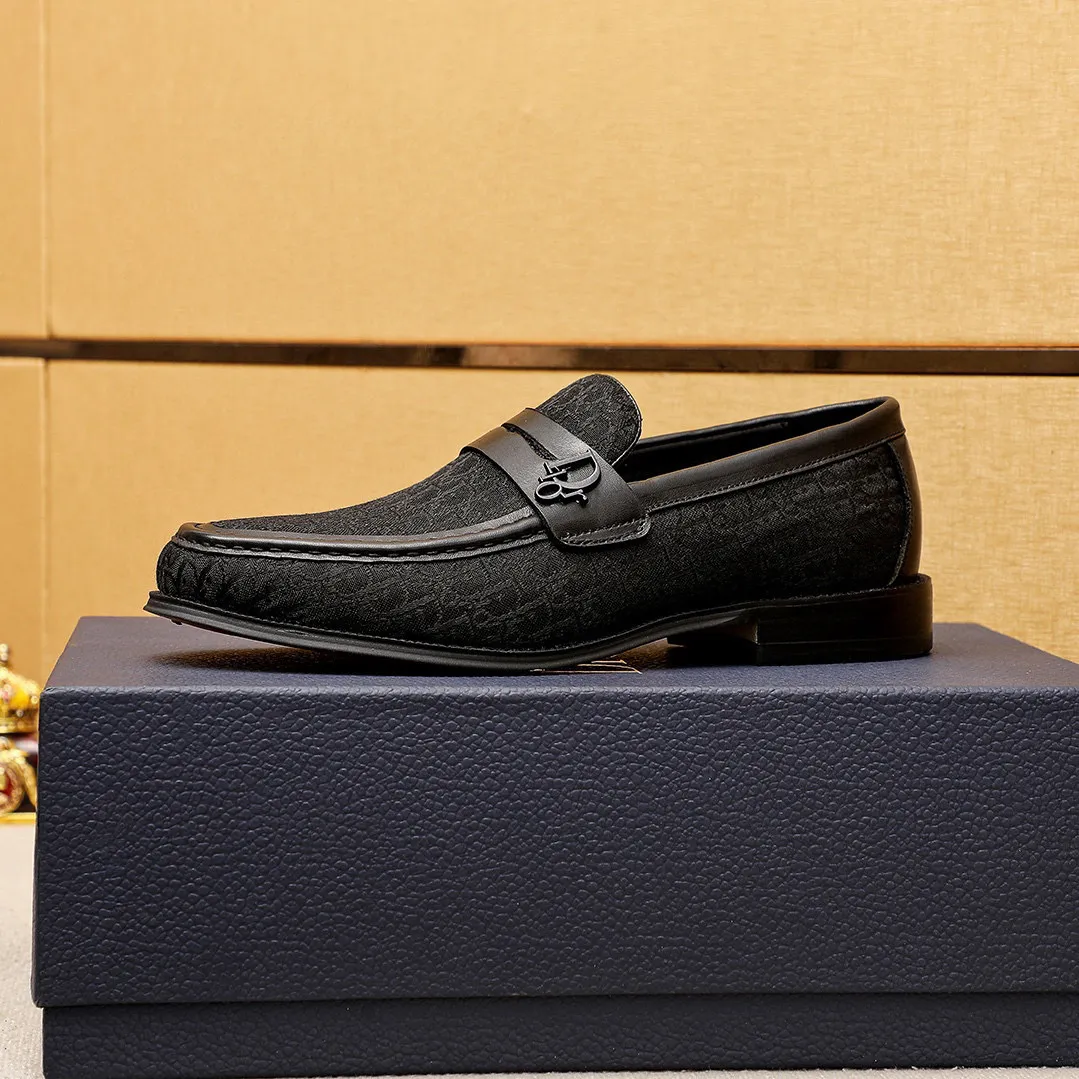 Men's shoes 💰480 💐 Product trademark: Dior "Dior" casual leather shoes Regular size: 39-44 (38.45.46🉑️Customized) Product materials: Selected Italian imported first-layer calfskin upper, imported water-dyed 🐂 cowhide lining. Strong three-dimensional visual effect, original outsole color: 2 colors available